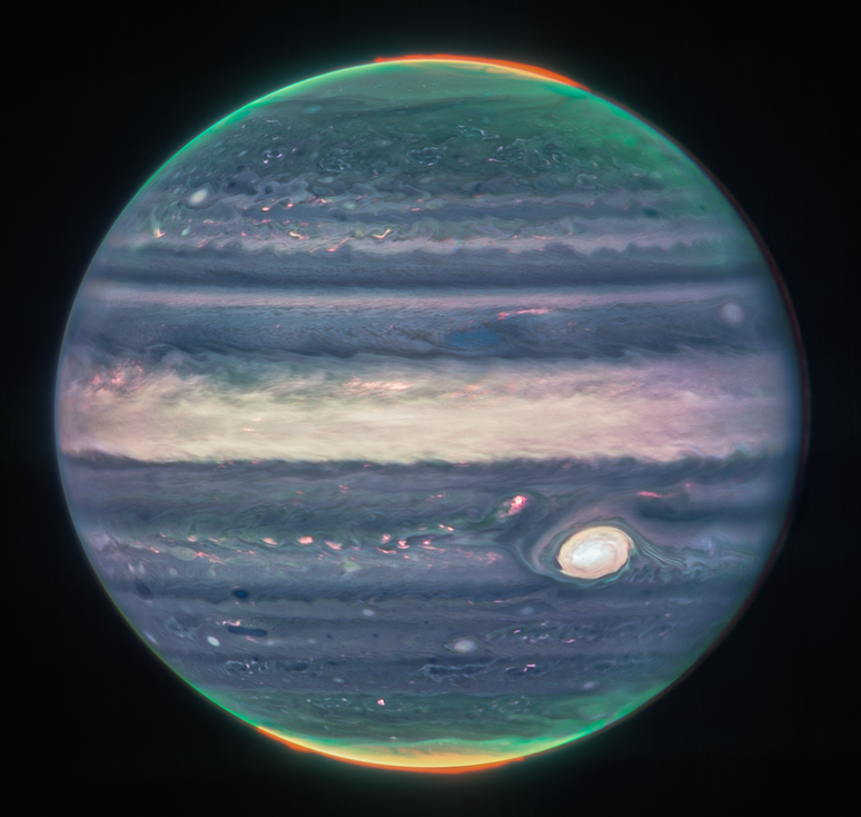 Foto de Júpiter tirada pelo telescópio James Webb nesta semana - à direita, é possível ver a Grande Mancha Vermelha