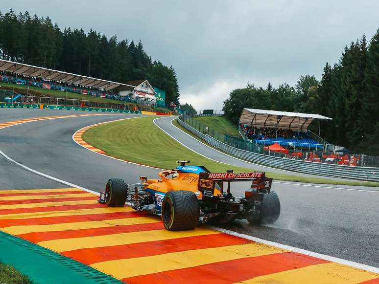 Lando Norris na Eau Rouge: piloto criticou possível saida de Spa do calendário