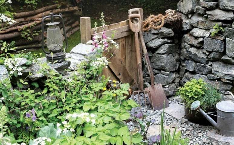 31- Ao comprar ferramentas de jardinagem leve em conta a durabilidade e praticidade das pe&ccedil;as. Fonte: Revista Natureza