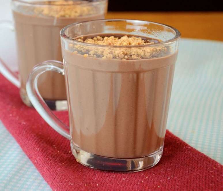 Chocolate quente com paçoca (Reprodução / Guia da Cozinha)