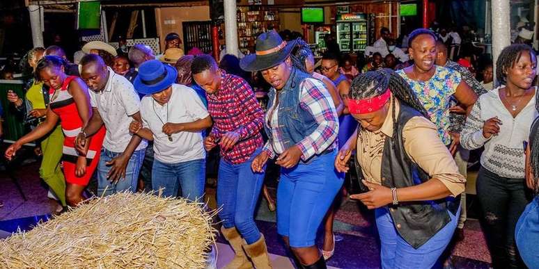 Festa com música country no Quênia 