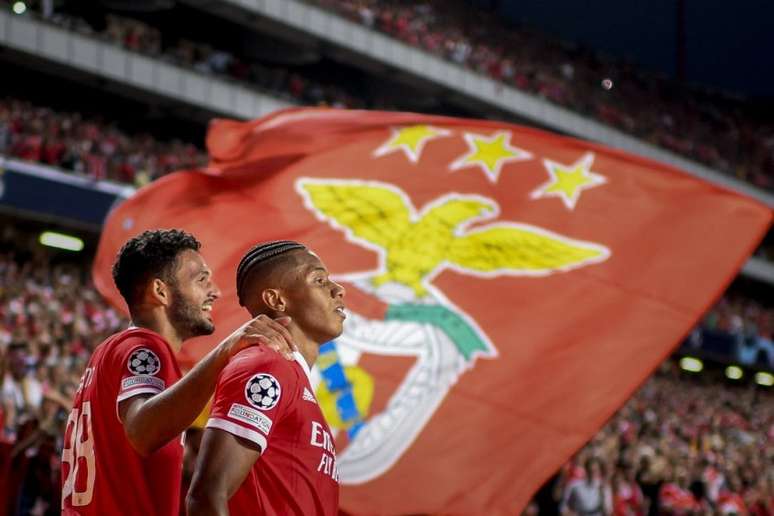 David Neres e Gonçalo Ramos fazem grande início de temporada no Benfica (Foto: PATRICIA DE MELO MOREIRA / AFP)