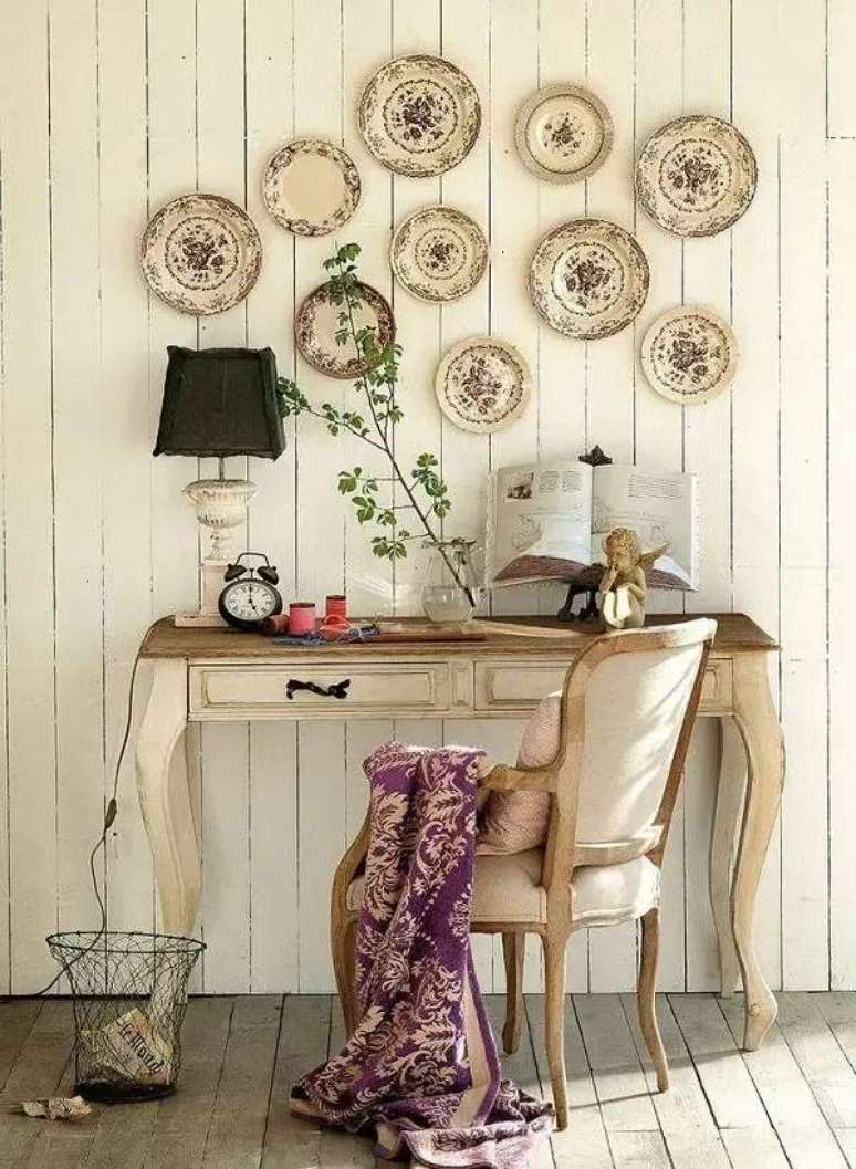 31. Pratos decorativos com estilo retr&ocirc;. Fonte: Lolaf&aacute;