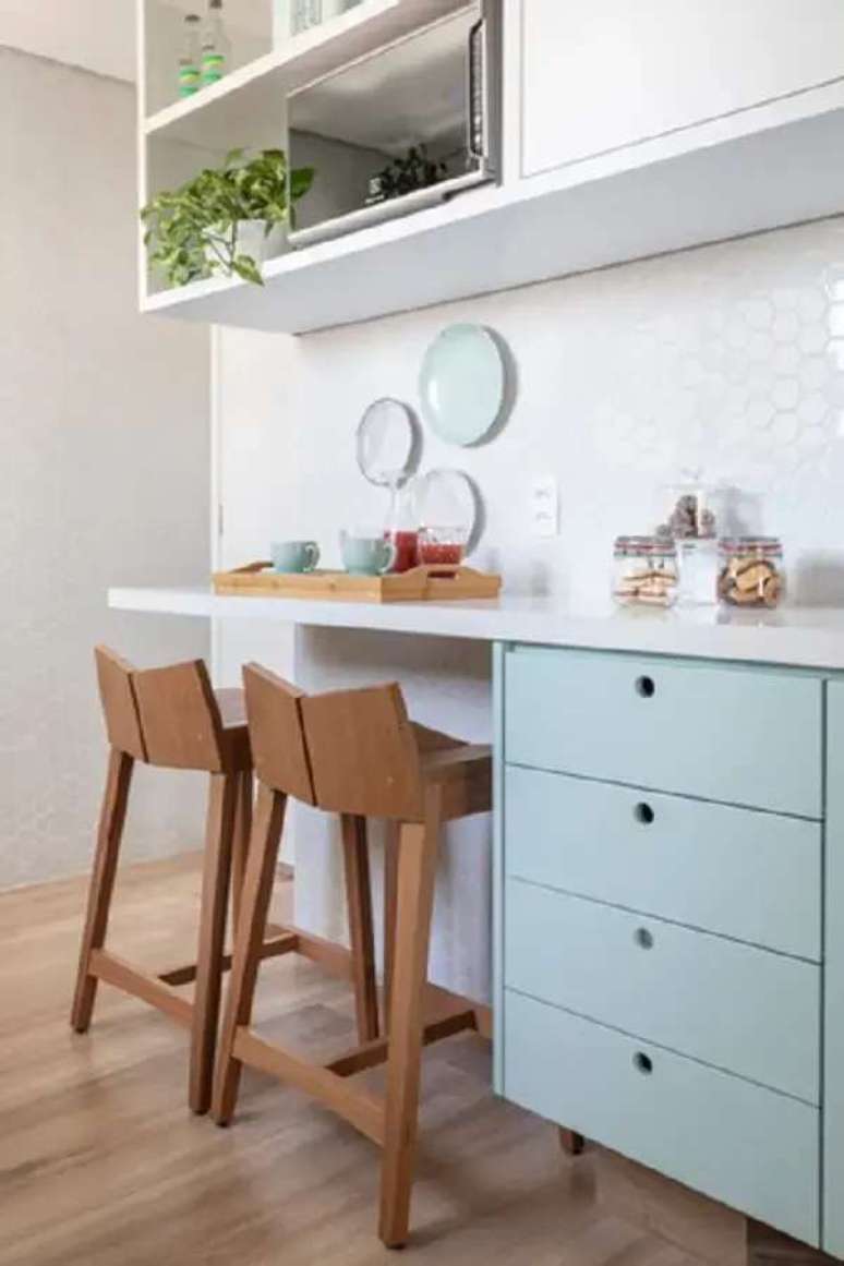 30. Pratos decorativos discretos para cozinha. Foto: Evelyn M&uuml;ller