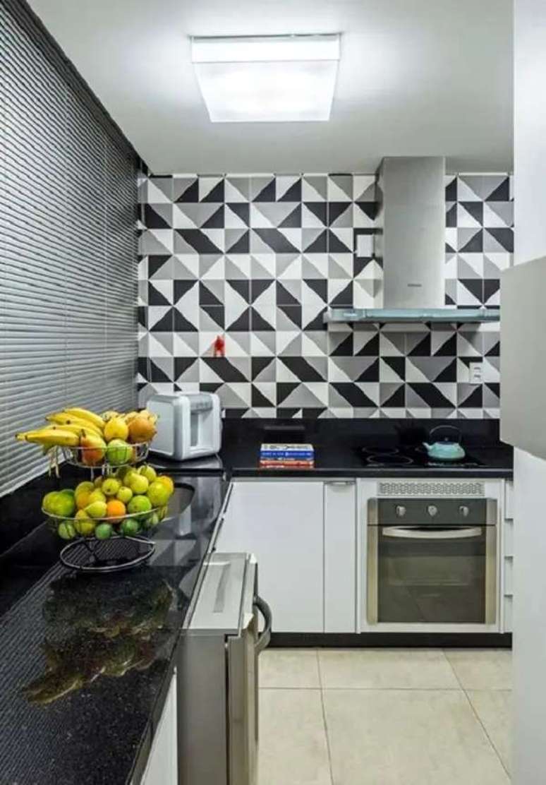 96. Adesivo para decorar cozinha planejada com bancada preta – Foto Simples Decoração