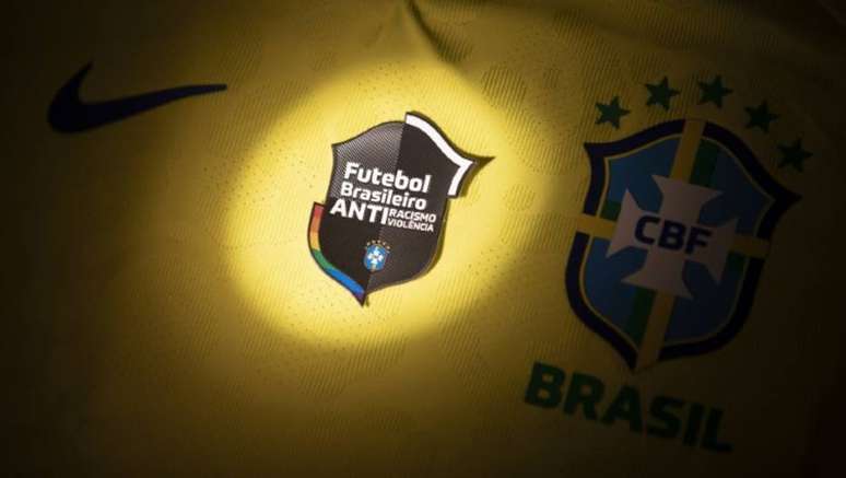 'Patch' com mensagem antirracista será estampada na camisa das equipes no futebol brasileiro 