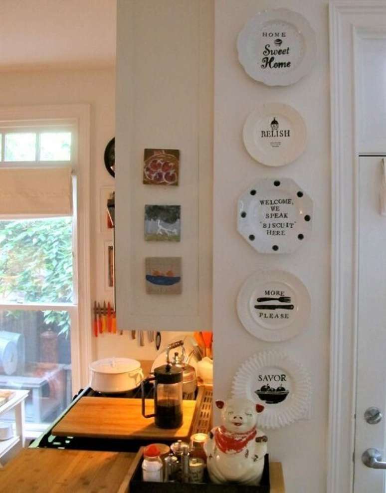 51. Modelos de pratos decorativos com frases inspiradoras. Fonte: Decor Facil