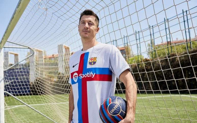 Barcelona lançou 3º uniforme para a temporada 2022/2023 (Divulgação/Barcelona)