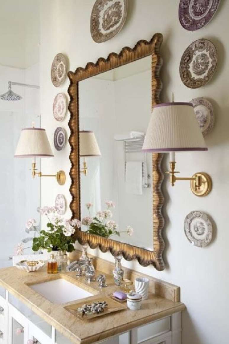 10. Os pratos decorativos mudam completamente a decora&ccedil;&atilde;o do banheiro. Fonte: The Style Saloniste