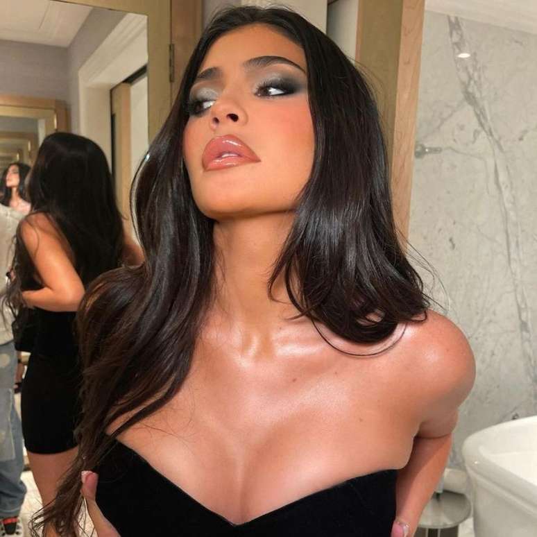 Kylie &eacute; dona de quatro marcas, incluindo biqu&iacute;nis, cosm&eacute;ticos, dermocosm&eacute;ticos e produtos para beb&ecirc;s (Reprodu&ccedil;&atilde;o/Instagram @kyliejenner)