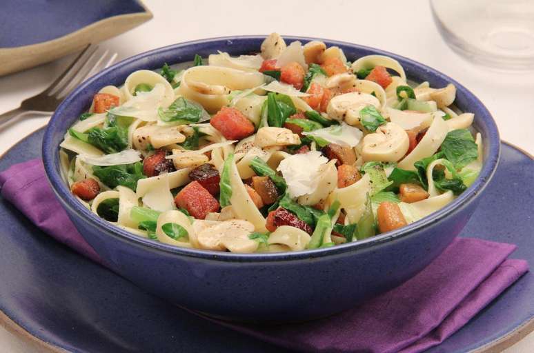 Macarr&atilde;o com escarola e panceta | Foto: Guia da Cozinha