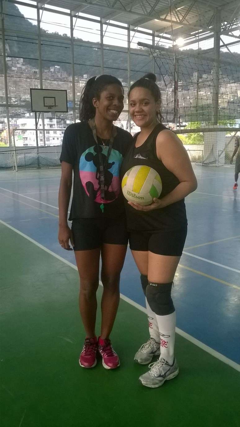 Aula de vôlei no Complexo Esportivo da Rocinha.