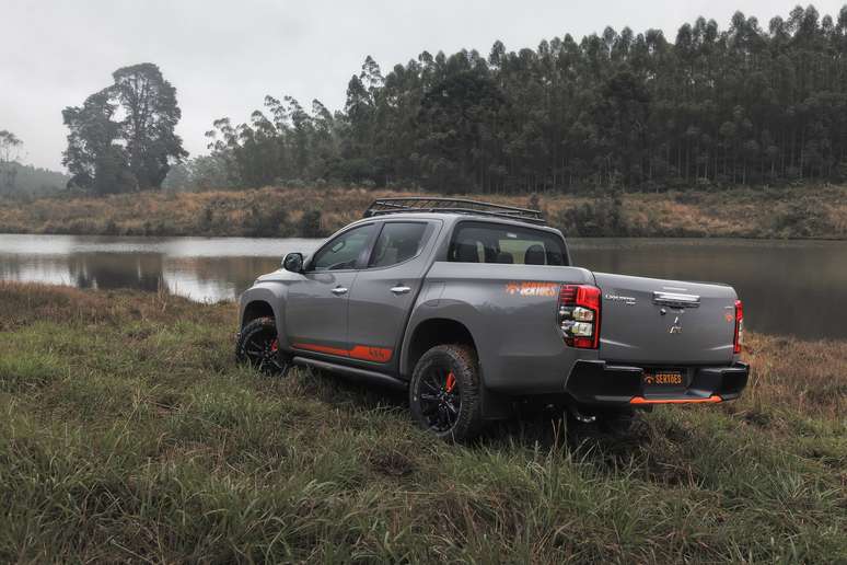 Mitsubishi L200 Triton Sport Sert&otilde;es