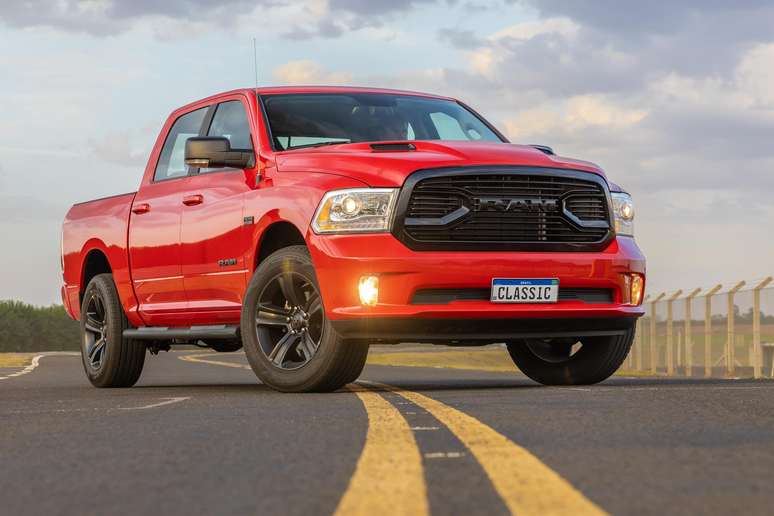 Ram Classic V8 Laramie Night Edition