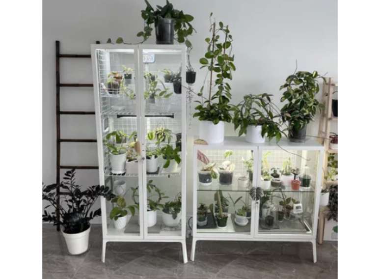 Antigo arm&aacute;rio vintage como estufa