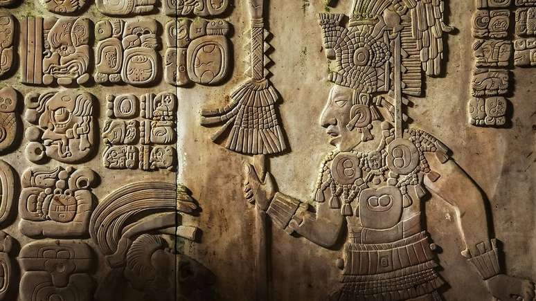 Os maias usavam hieróglifos como estes, encontrados em Palenque, no México