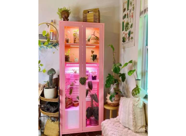 Arm&aacute;rio comprado online convertido em estufa