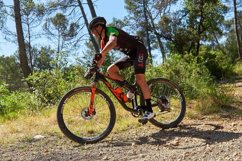 Paisagem da Ilha da Madeira &eacute; ideal para praticar BTT 