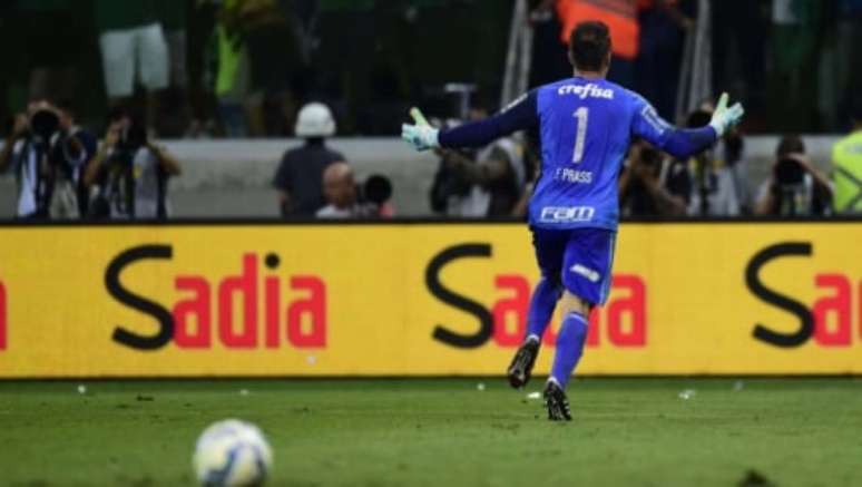 Fernando Prass converteu a última cobrança e sacramentou o título da Copa do Brasil (Foto: Ari Ferreira/Lancepress!)