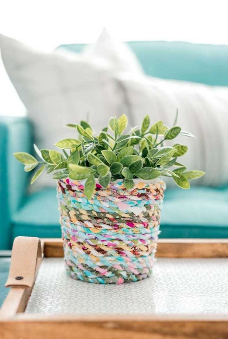 43. Cesto de fio de malha colorido para plantas &ndash; Foto Decor Facil