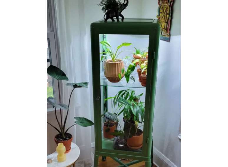 Pequeno arm&aacute;rio-estufa