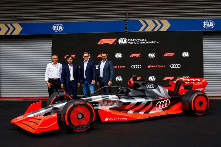 Domenicali (F1), Ben Sulayem (FIA), Duesmann e Hoffman (Audi): após muita discussão, a Audi entra na F1