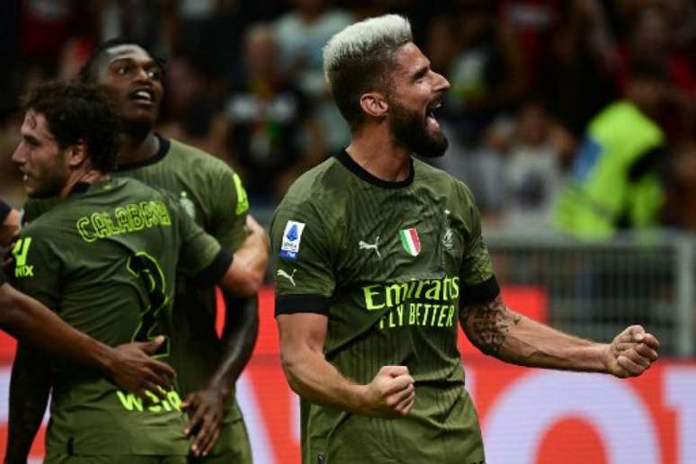 Atacante francês marcou belo gol de voleio (Foto: MIGUEL MEDINA / AFP)