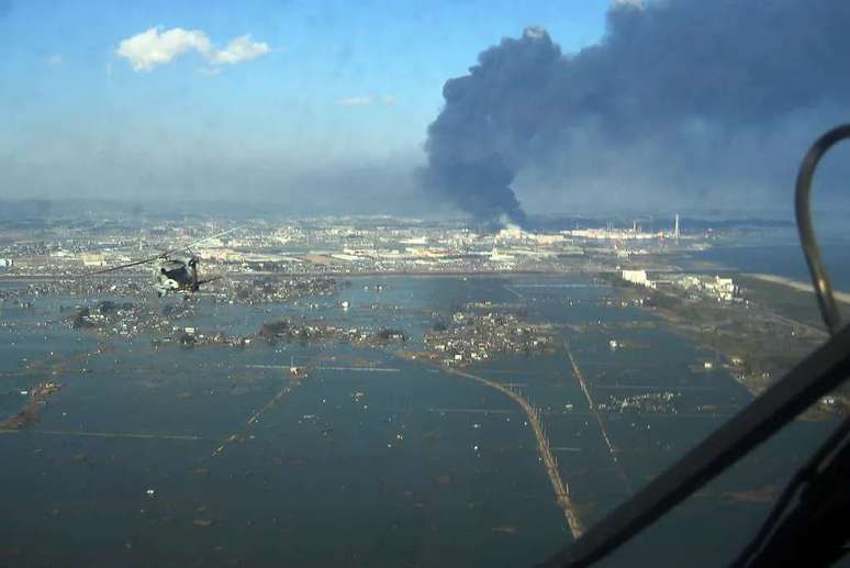 Central Nuclear de Fukushima 1 fotografada um dia após o acidente (Imagem: Reprodução/NNSA)