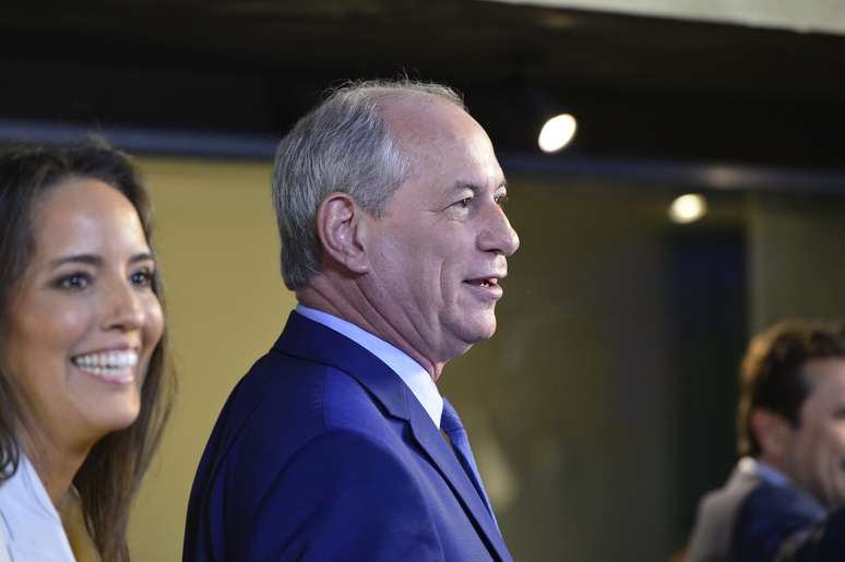 O candidato Ciro Gomes (PDT) chega ao estúdio da Band, em São Paulo, para participar do primeiro debate presidencial das Eleições 2022 