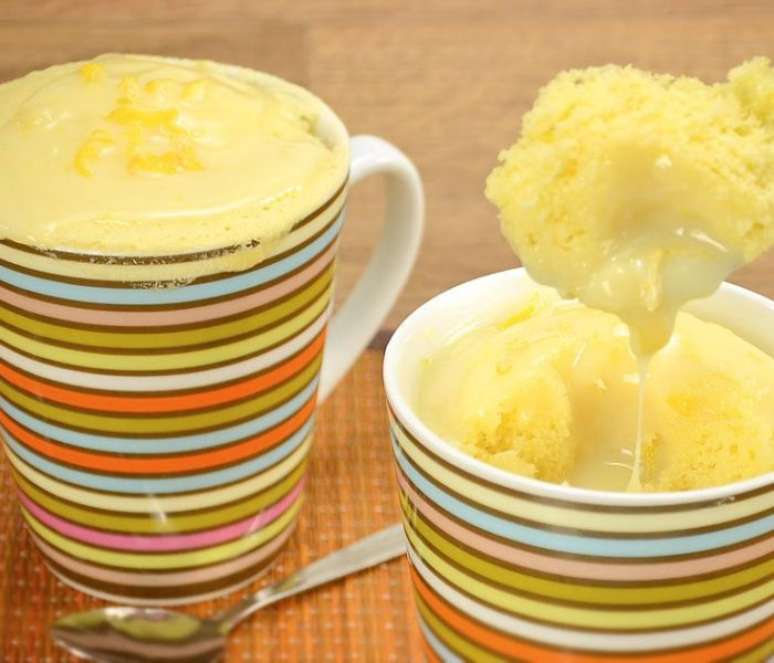 Bolo cremoso de caneca com milho e coco (Reprodu&ccedil;&atilde;o / Guia da Cozinha)