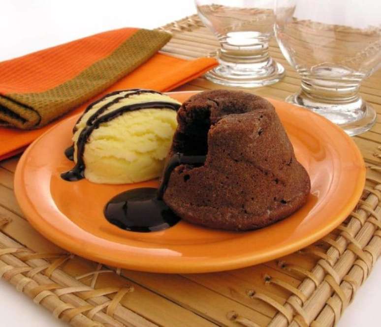 Petit gateau de liquidificador (Reprodu&ccedil;&atilde;o / Guia da Cozinha)