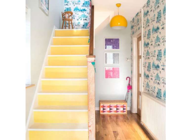 Combine o papel de parede do corredor de cima e debaixo