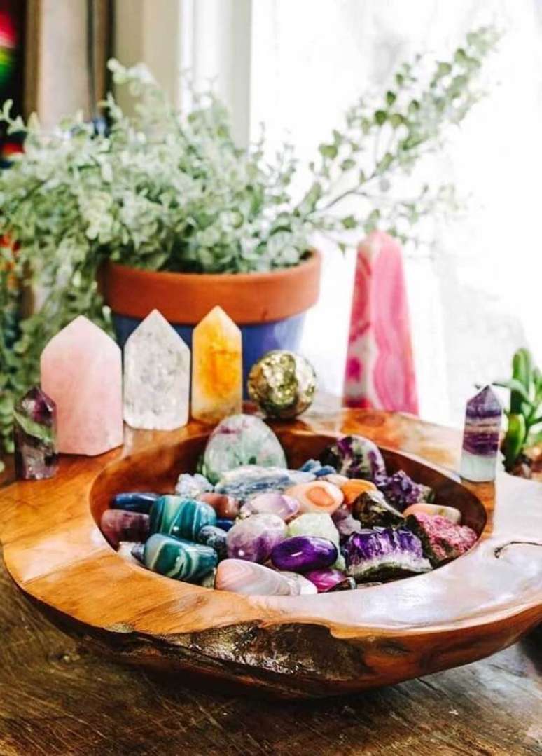 8. Decora&ccedil;&atilde;o zen: os cristais ajudam a energizar e harmonizar ambientes. Fonte: Bot&acirc;nica Maestros Espirituales