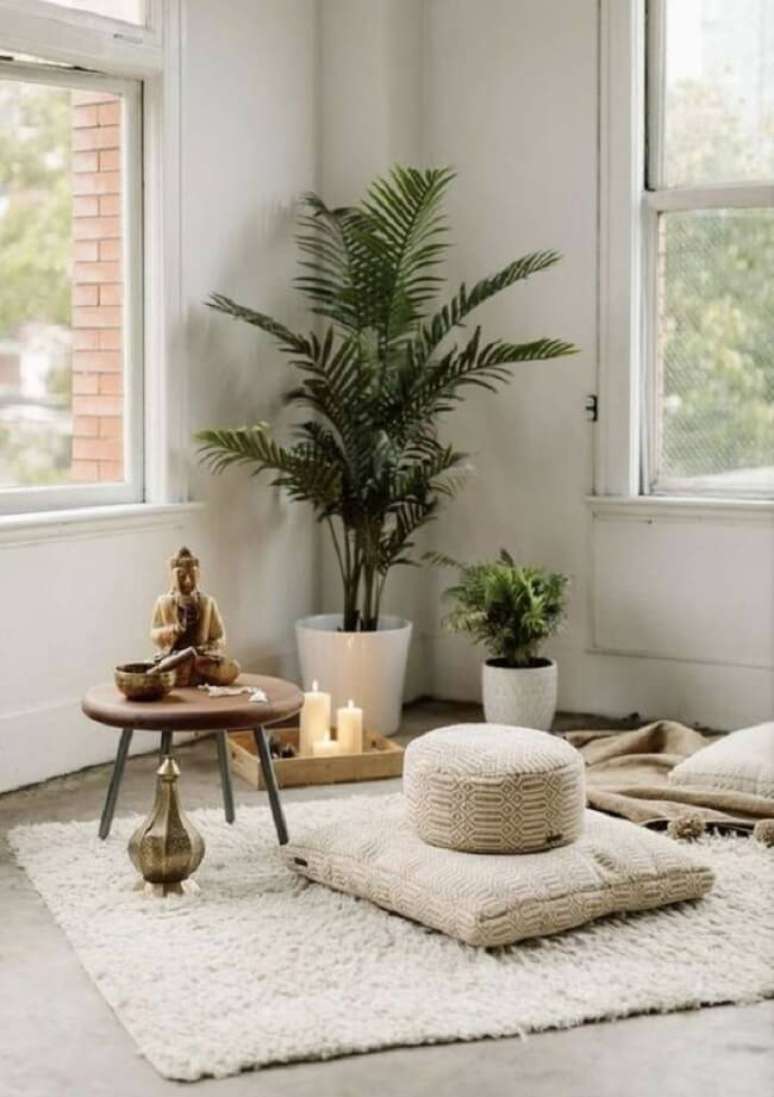 2. Invista em cores como o branco, tons terrosos e tons claros de azul e verde, pois estimulam a tranquilidade e o relaxamento. Fonte: Coconde Decoration