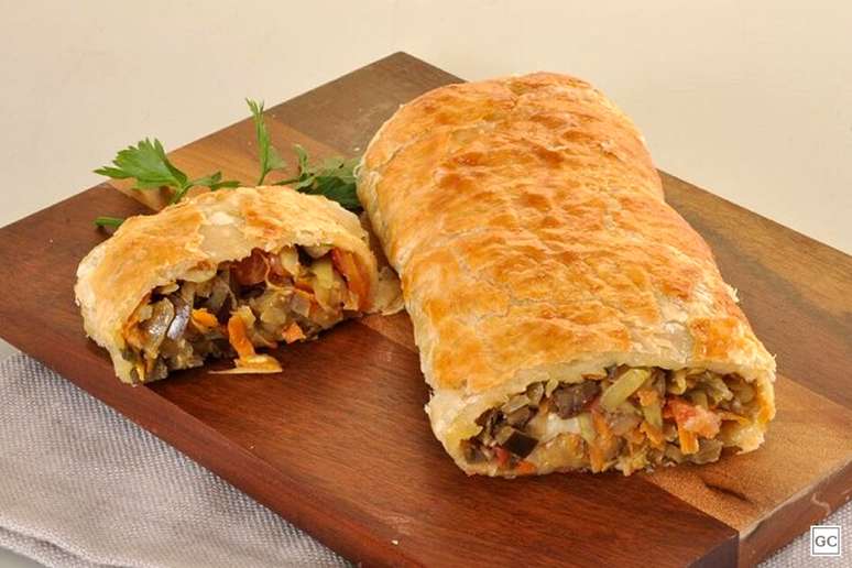 Rocambole folhado de berinjela | Foto: Guia da Cozinha