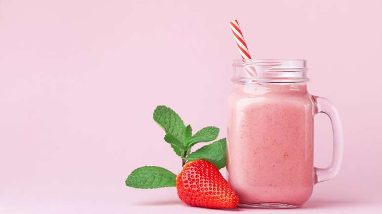 O smoothie está entre os alimentos que ajudam a eliminar gordura 