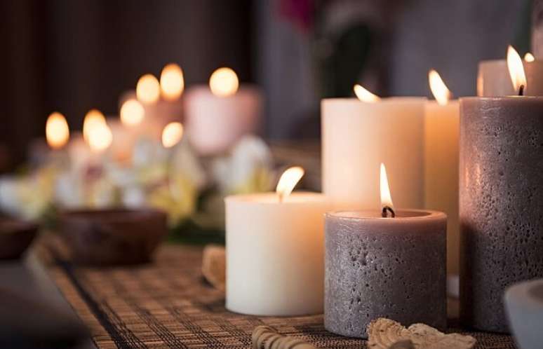 4. Na decora&ccedil;&atilde;o zen as velas arom&aacute;ticas s&atilde;o excelentes para perfumar e decorar o ambiente. Fonte: Usman Dar