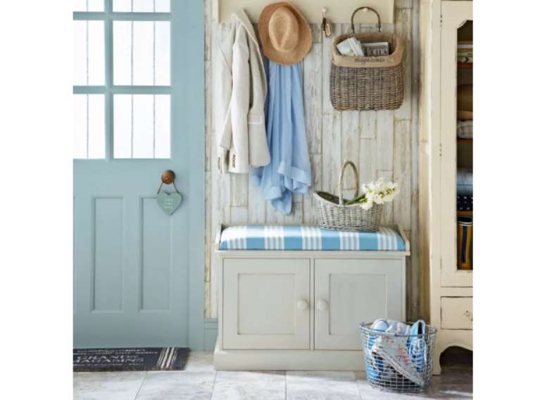 Crie a aparência de revestimento de madeira com o papel de parede