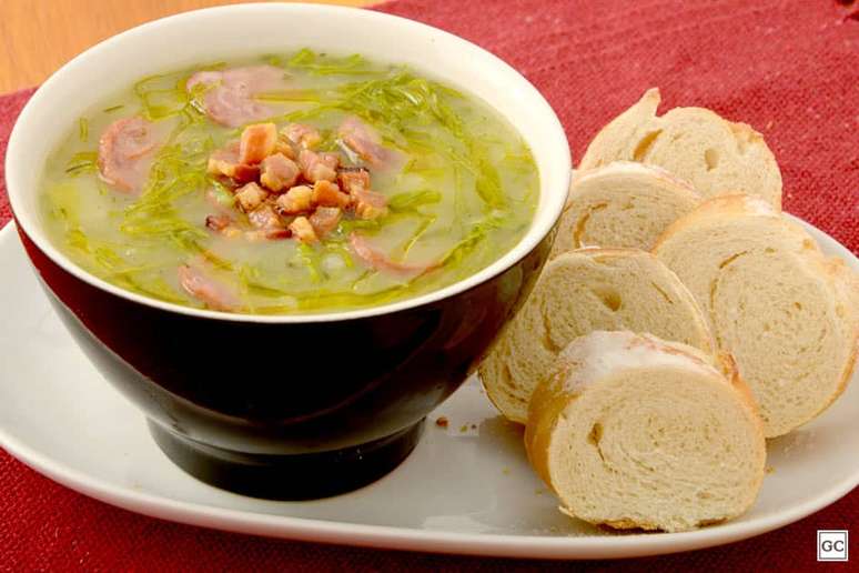 Caldo verde com batatas – Foto: Guia da Cozinha