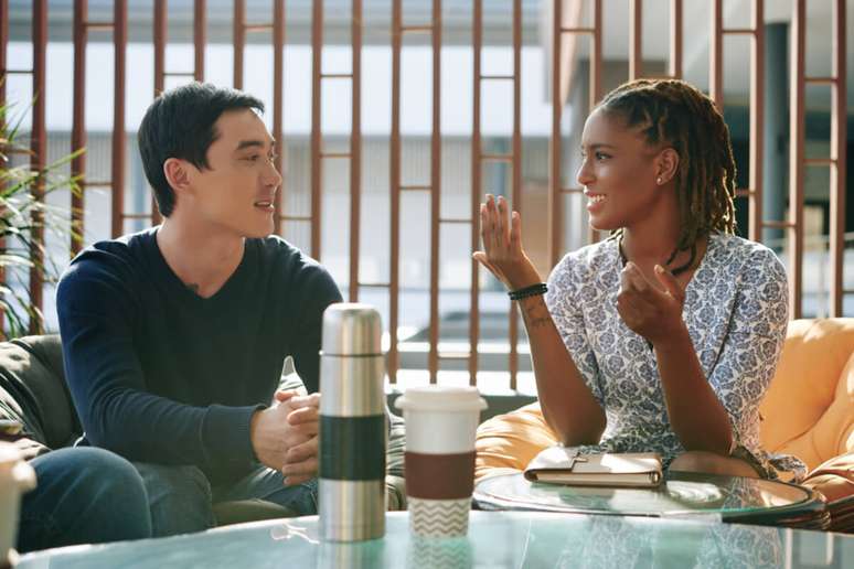 Ao contar mentiras as pessoas costumam gesticular em excesso 