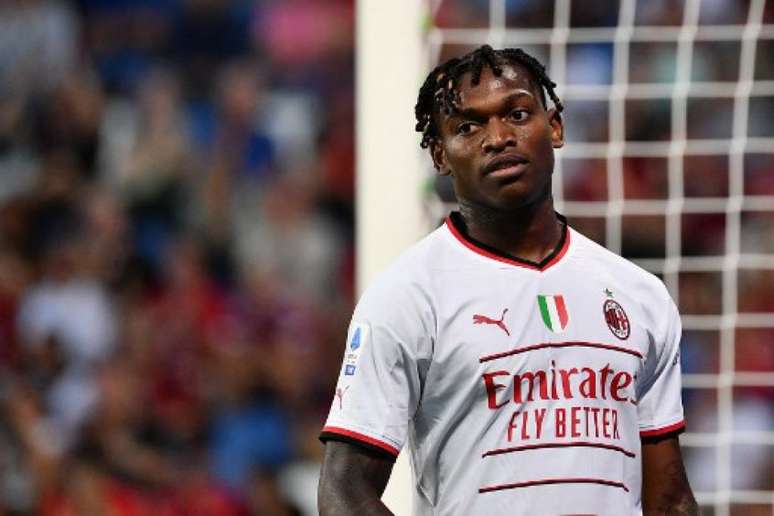 Destaque do Milan, Rafael Leão não vai bem em empate da equipe (Foto: Isabella BONOTTO / AFP)