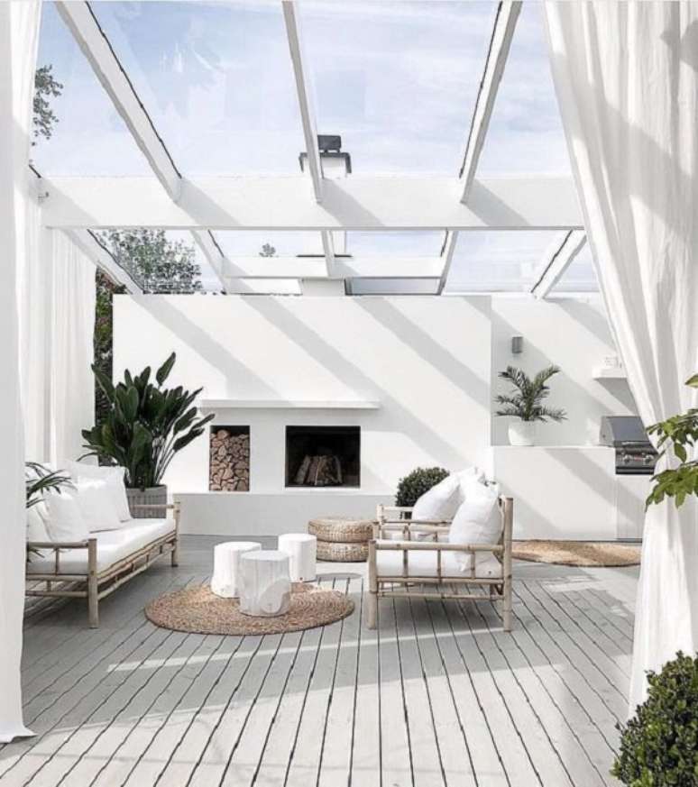 42. Sof&aacute; para &aacute;rea externa feito de bambu ornamental &ndash; Foto Casa Tres Chic