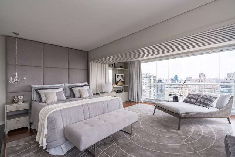 8. Suíte aconchegante com cantinho da leitura. Foto: Kadu Lopes