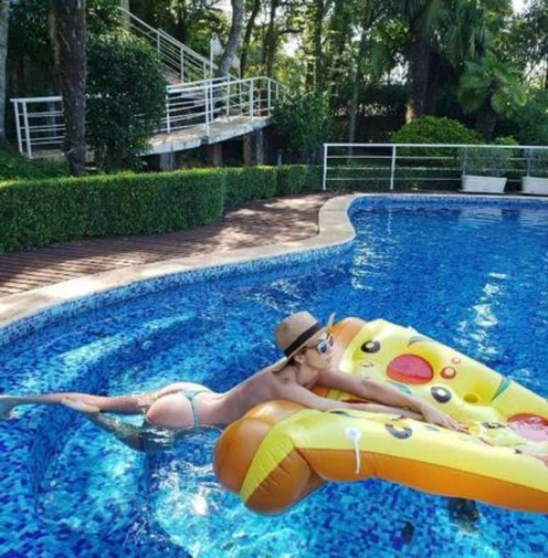 Piscina de L&iacute;via Andrade &ndash;