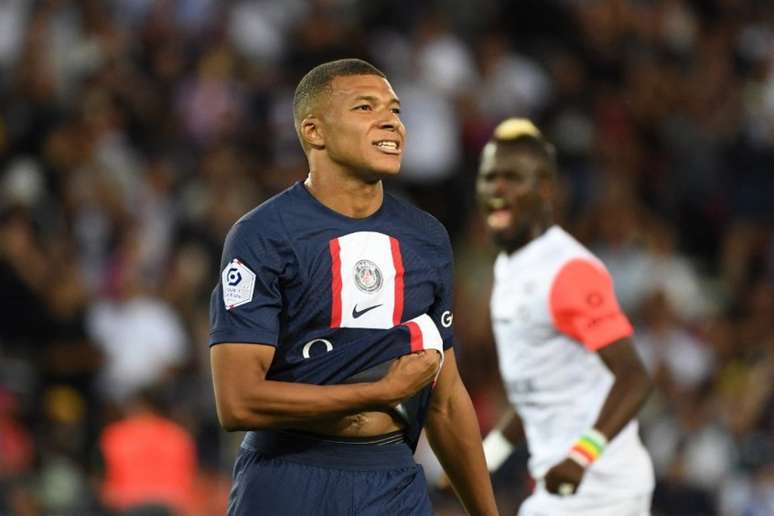 Mbappé vive bom momento com a camisa do PSG (Foto: EMMANUEL DUNAND / AFP)