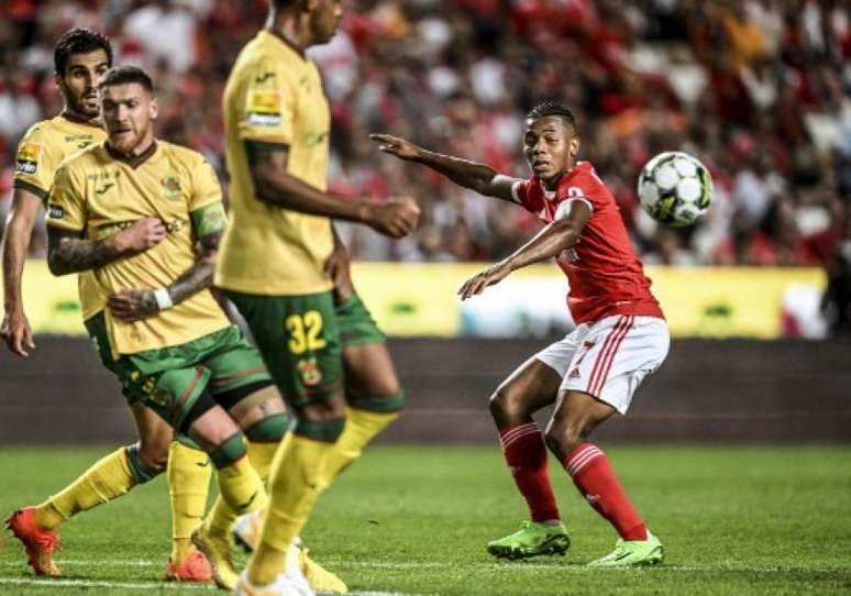 David Neres Marca, E Benfica Vence Paços Ferreira Pelo Campeonato Português