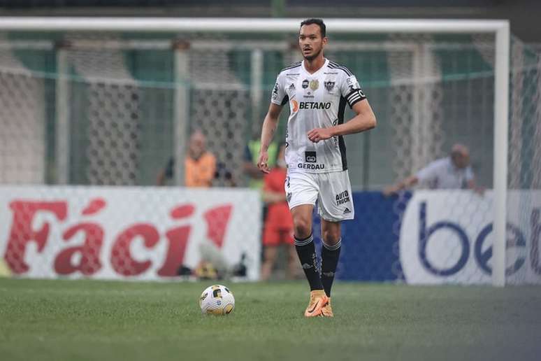 Personagem histórico do Galo, Réver exaltou a qualidade do atacante chileno - (Foto: Pedro Souza/Atlético-MG)