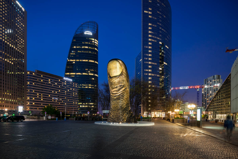 Escultura &ldquo;Le Pouse&rdquo; em Paris, na Fran&ccedil;a