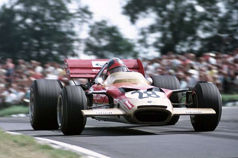 Emerson Fittipaldi em sua estréia na F1 com o Lotus 49C no GP da Grã-Bretanha