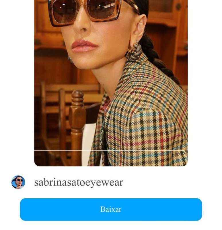 Se voc&ecirc; est&aacute; no celular, clicando no bot&atilde;o "Baixar" voc&ecirc; vai ser redirecionado para a foto. Deixe o dedo apertado e v&aacute; em "Adicionar a Fotos"